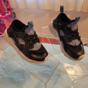 Nike Girls Blue Huarache' Size 8 C